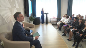 Василий Орлов в преддверии 8 марта пообщался с активом регионального отделения «Союза женщин России» - gtrkamur.ru