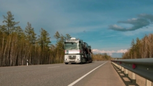 С сегодняшнего дня в области ввели ограничение на движение большегрузов по региональным трассам - gtrkamur.ru