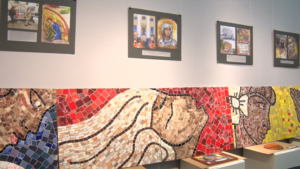 Мозаику «Олимпийские кольца» обновляют в Благовещенске — две трети готово к монтажу - gtrkamur.ru