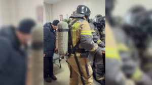 Потушили возгорание и эвакуировали людей: в областном центре провели пожарную тренировку - gtrkamur.ru