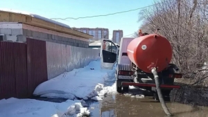 Коммунальщики Благовещенска усилили уборку улиц с началом потепления - gtrkamur.ru