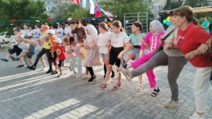 «Общее дело сближает»: жильцы МКД в Благовещенске примут участие в праздничном шествии - gtrkamur.ru