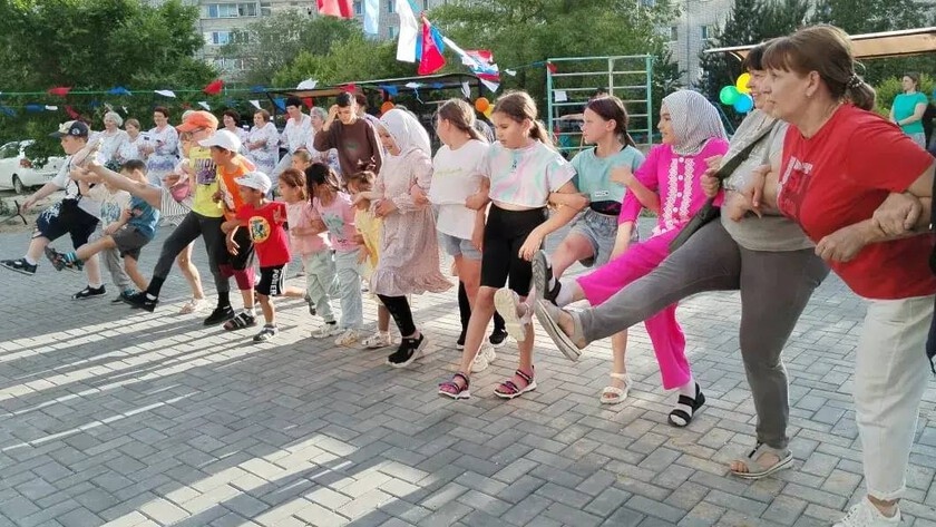 «Общее дело сближает»: жильцы МКД в Благовещенске примут участие в праздничном шествии - gtrkamur.ru