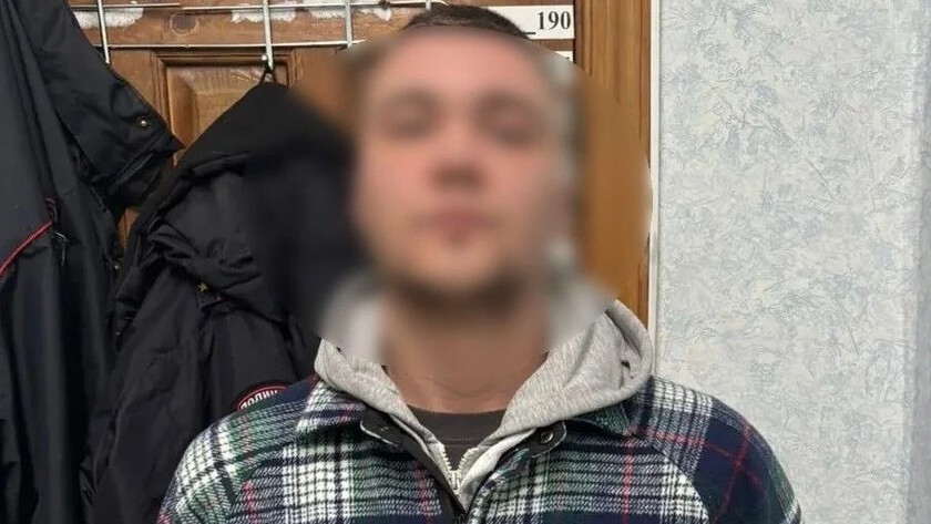 Раскаивается и готов возместить ущерб: в Благовещенске задержали хулигана, сломавшего лавочки - gtrkamur.ru