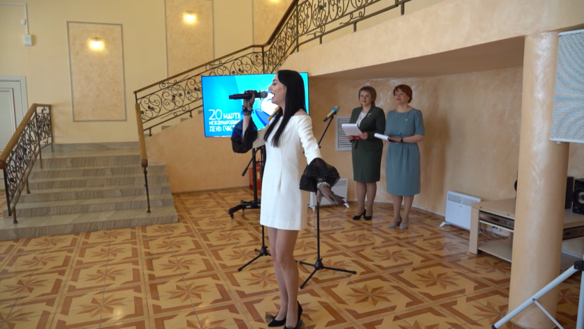 В благовещенском ЗАГСе поздравили молодых амурчан, недавно ставших родителями - gtrkamur.ru