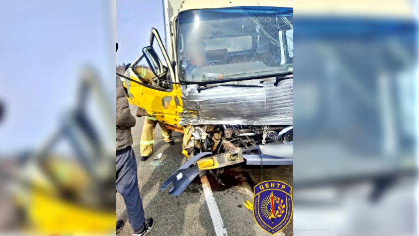 Водителя грузовика деблокировали после ДТП на трассе «Амур» - gtrkamur.ru