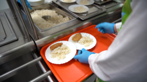 Василий Орлов поручил расширить софинансирование работ по созданию школьных кафе - gtrkamur.ru