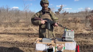 Волонтеры Тынды получили видеопривет от амурских бойцов с передовой - gtrkamur.ru