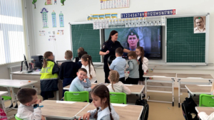 Урок безопасности провели для амурских младшеклассников сотрудники Росгвардии и Госавтоинспекции - gtrkamur.ru