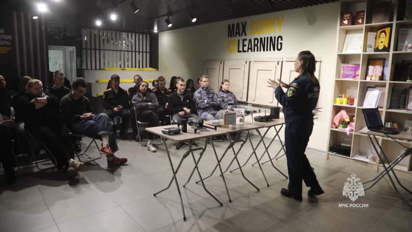 Будущим волонтерам рассказали о применении беспилотников во время спасательных операций - gtrkamur.ru