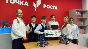 Дроны и роботы: более 2,5 тысяч амурских ребят учатся управлять БПЛА в мобильных «Кванториумах» - gtrkamur.ru