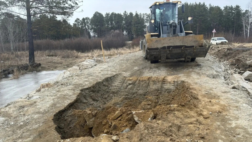 Дорогу к селу Светильное в Шимановском округе размывает — дорожники работают круглосуточно - gtrkamur.ru