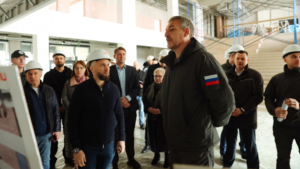Василий Орлов осмотрел как идет строительство нового микрорайона со школой в Благовещенске - gtrkamur.ru