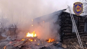 Ночной пожар в Некрасовке: два человека погибли, дом сгорел полностью - gtrkamur.ru