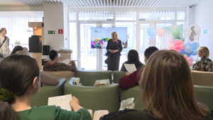 Будущих мам чествовали в Семейном МФЦ накануне всероссийского Дня беременных - gtrkamur.ru