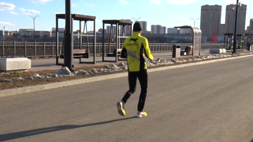 Амурчанин покорил «Дальневосточную сотку» и метит на чемпионат России по суточному бегу - gtrkamur.ru