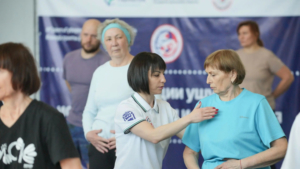 Полсотни амурчан старшего возраста осваивают китайское искусство долголетия - gtrkamur.ru