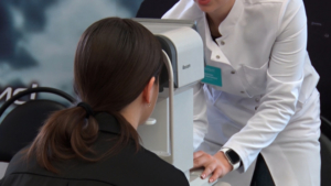 Причины и лечение миопии обсудили в областном центре на «Школе близорукости» - gtrkamur.ru