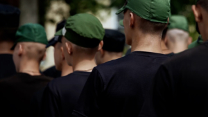 Поджоги и диверсии: родителям учеников Алексеевской гимназии показали документальный фильм «Предательство» - gtrkamur.ru