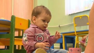 Счастье каждому: ласковый и смышлённый Кирилл в поисках любящих мамы и папы - gtrkamur.ru