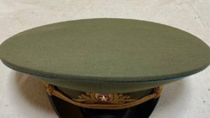 Космическая фуражка с автографами легенд хранится в краеведческом музее Благовещенска - gtrkamur.ru