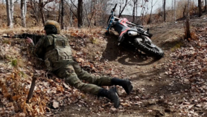 «Амурские медведи»: ветеран СВО учит школьников осваивать дроны и маневры - gtrkamur.ru