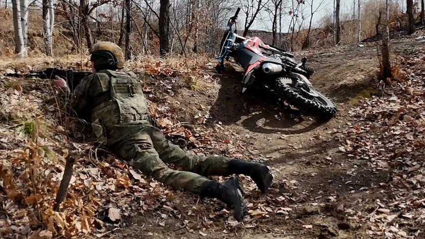 «Амурские медведи»: ветеран СВО учит школьников осваивать дроны и маневры - gtrkamur.ru
