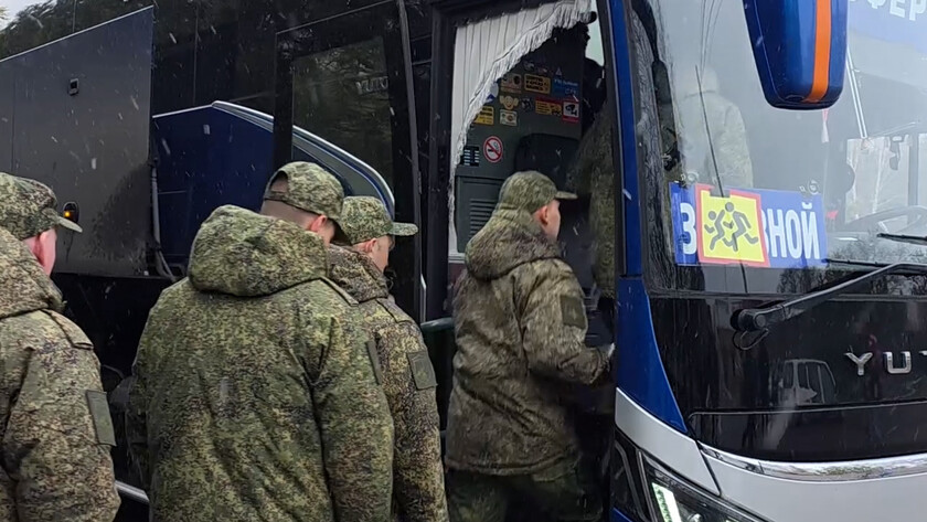 В Приамурье состоялась первая массовая отправка призывников для прохождения военной службы - gtrkamur.ru