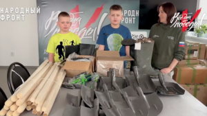 Гвозди, лопаты и сапоги: два брата из Екатеринославки собрали помощь для бойцов СВО - gtrkamur.ru