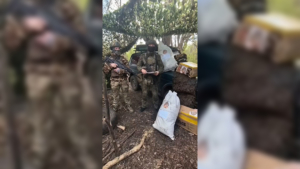 Письма детей, масксети и продукты питания отправили на передовую СВО тындинские волонтеры - gtrkamur.ru