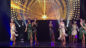 Танцевальное шоу в исполнении артистов-любителей собрало полный зал в Благовещенске - gtrkamur.ru