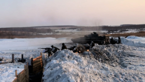 С дымом и гранатами: бойцы Амурского объединения ВВО уничтожили «врага» на учениях - gtrkamur.ru