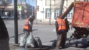 Скверы Благовещенска моют, чистят и готовят к лету - gtrkamur.ru