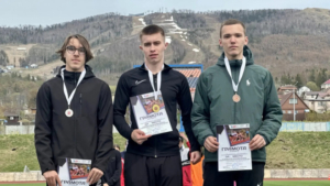 Амурские легкоатлеты привезли 27 медалей с первенства ДФО в Южно-Сахалинске - gtrkamur.ru
