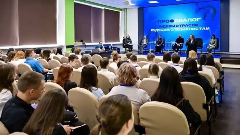 «Амурские горизонты карьеры» на АЭФ: молодёжь знакомят с профессиями строительства, ИТ и туризма - gtrkamur.ru