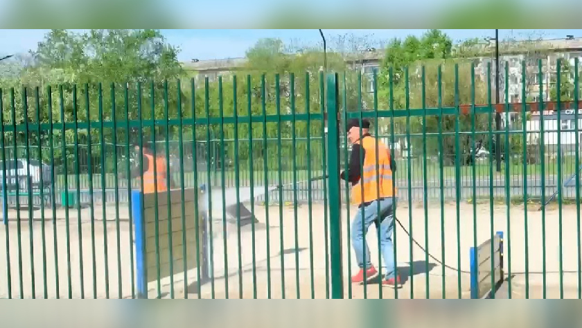 Площадку для выгула собак на Студенческой в Благовещенске вымыли и продезинфицировали - gtrkamur.ru