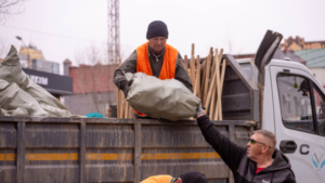 12 тысяч благовещенцев собрали 753 тонны мусора за месяц акции «Город берегу» - gtrkamur.ru