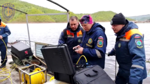 Подводный дрон в деле: амурские спасатели испытали робота в реальных условиях - gtrkamur.ru