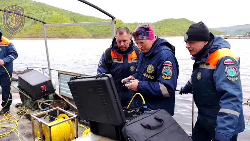 Подводный дрон в деле: амурские спасатели испытали робота в реальных условиях - gtrkamur.ru