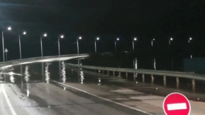 Вода в реке Большой Невер поднялась выше уровня дороги - gtrkamur.ru
