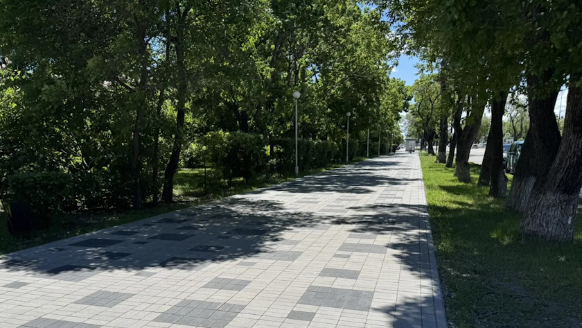 Три участка тротуаров для пешеходов уже модернизировали в Благовещенске в этом году - gtrkamur.ru