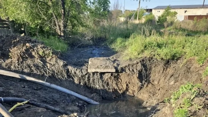 В Белогорске прорыв: «Водоканал» устраняет технологический сбой на напорном коллекторе - gtrkamur.ru