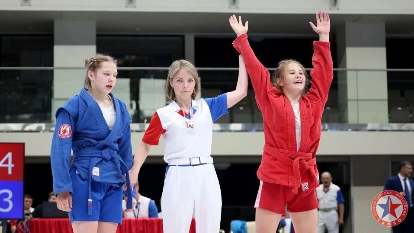 Папа – тренер, дочь – чемпионка: юная амурчанка выиграла первенство России по самбо - gtrkamur.ru