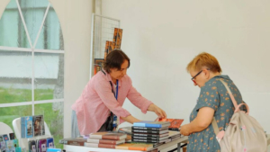 Книжный праздник на площади: в Благовещенске подвели итоги ярмарки «Книжный Дальний» - gtrkamur.ru