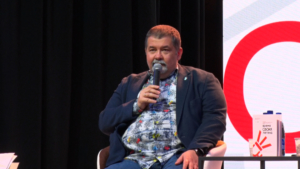 «Дозоры», «Смешарики» и фантастика: Сергей Лукьяненко впервые встретился с читателями в Благовещенске - gtrkamur.ru