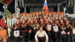 Одним туром по четырём странам: «Ровесники» из Благовещенска собрали 12 наград на Кипре - gtrkamur.ru