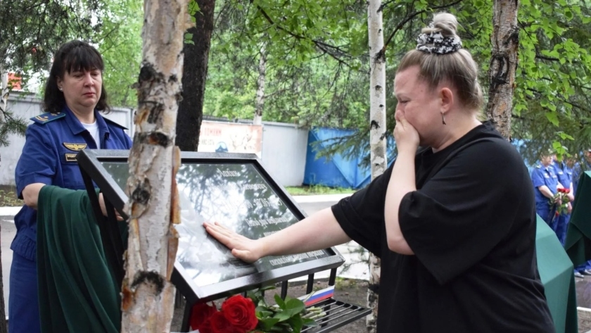 В Тынде открыли мемориал в память о сотрудниках ведомственной охраны, погибших на СВО - gtrkamur.ru