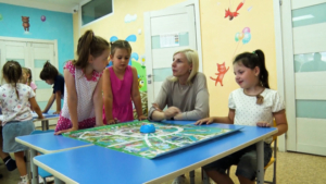 Дежурные группы в детских садах Белогорска выручают многодетные семьи - gtrkamur.ru