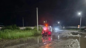 100 тысяч литров воды: коммунальщики Благовещенска борются с последствиями дождей - gtrkamur.ru