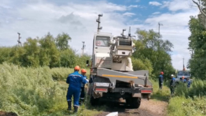 Девять бригад энергетиков работают над восстановлением электроснабжения в Тамбовском округе - gtrkamur.ru